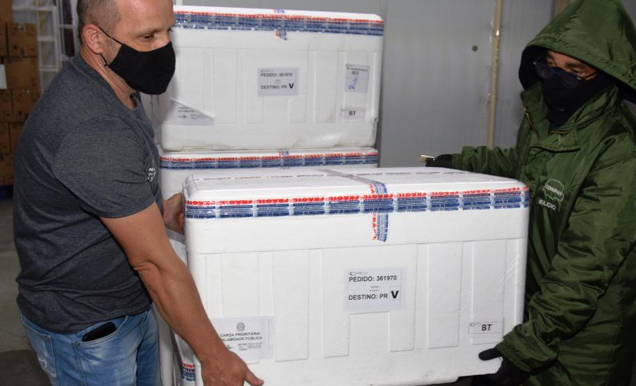 Mais 67,6 mil vacinas contra a Covid-19 chegam ao Paraná