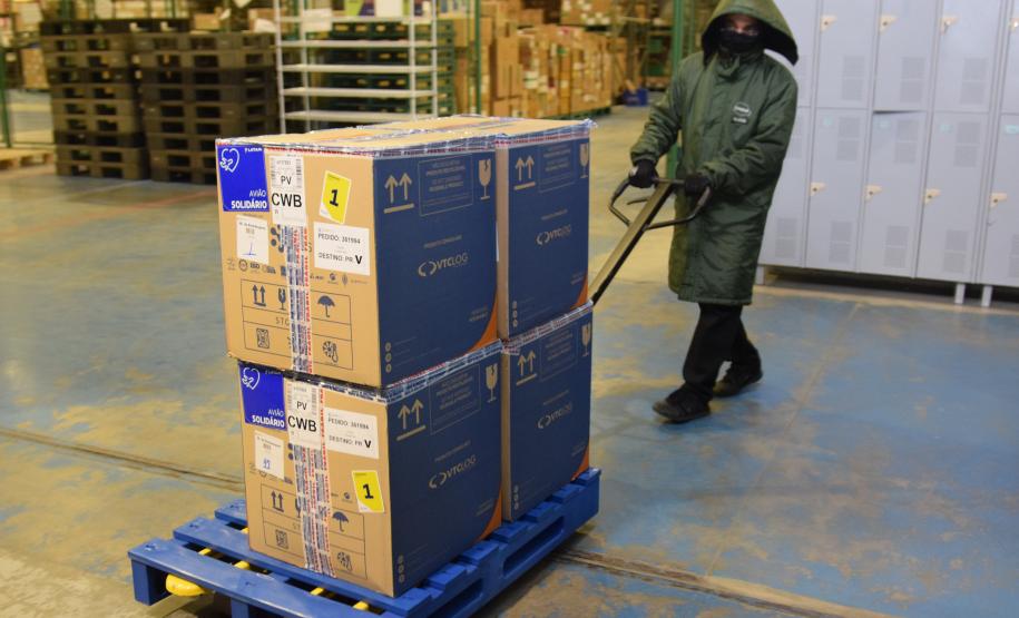 Paraná recebe novas doses e soma 209,1 mil vacinas contra a Covid-19 entregues nesta segunda