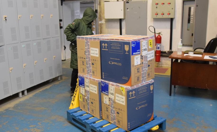 Paraná recebe novas doses e soma 209,1 mil vacinas contra a Covid-19 entregues nesta segunda