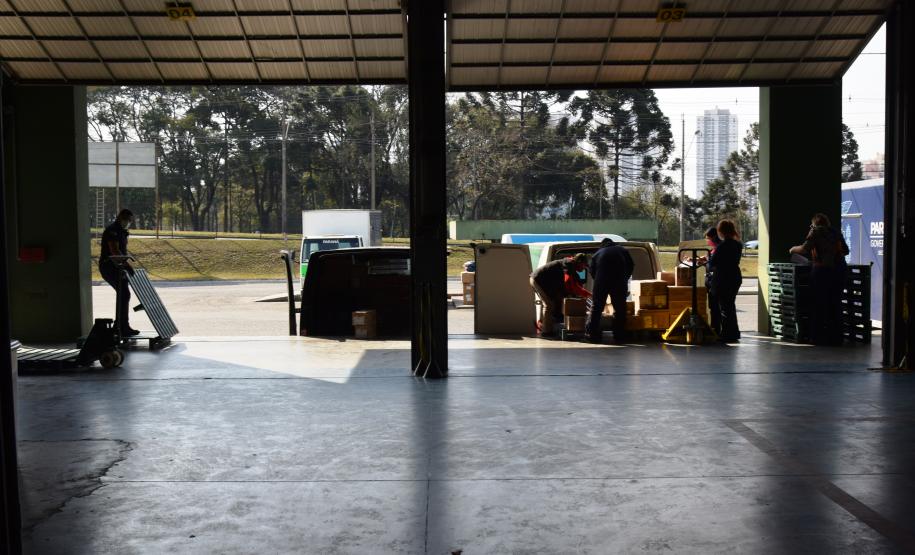 Governo inicia distribuição de mais 212 mil vacinas contra a Covid-19; veja a divisão