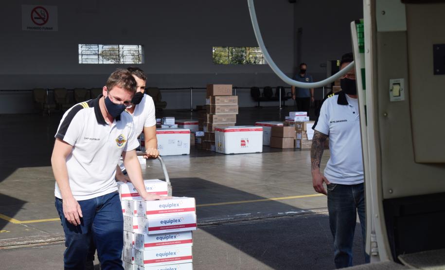 Governo inicia distribuição de mais 212 mil vacinas contra a Covid-19; veja a divisão