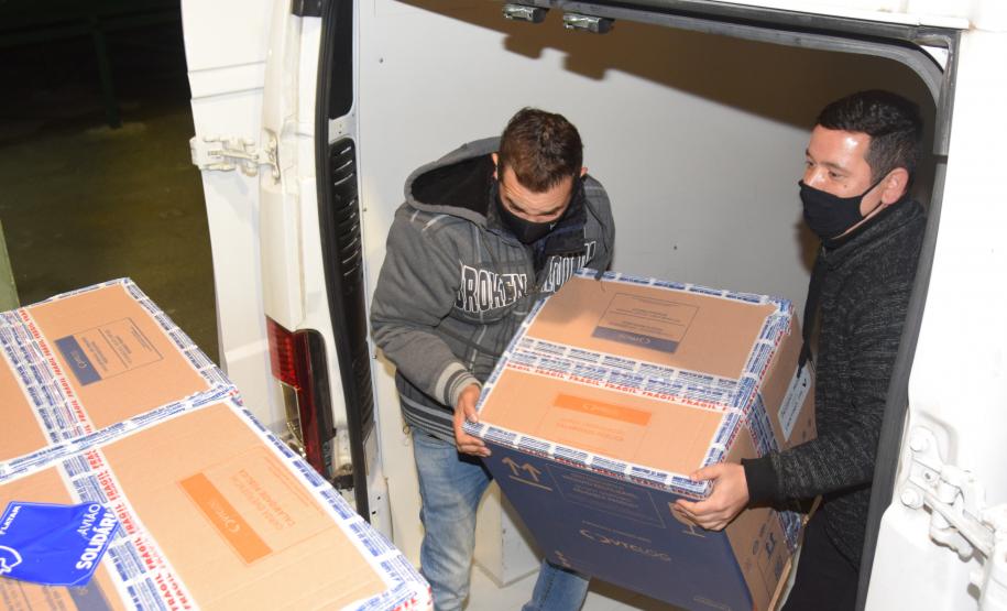 Novo lote com 114 mil vacinas contra a Covid-19 chega ao Paraná