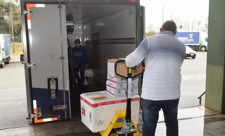 Estado inicia distribuição de 131,9 mil vacinas contra a Covid-19