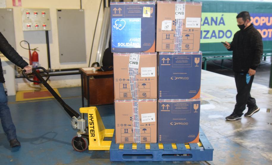 Mais 240,9 mil vacinas contra a Covid-19 chegam ao Paraná