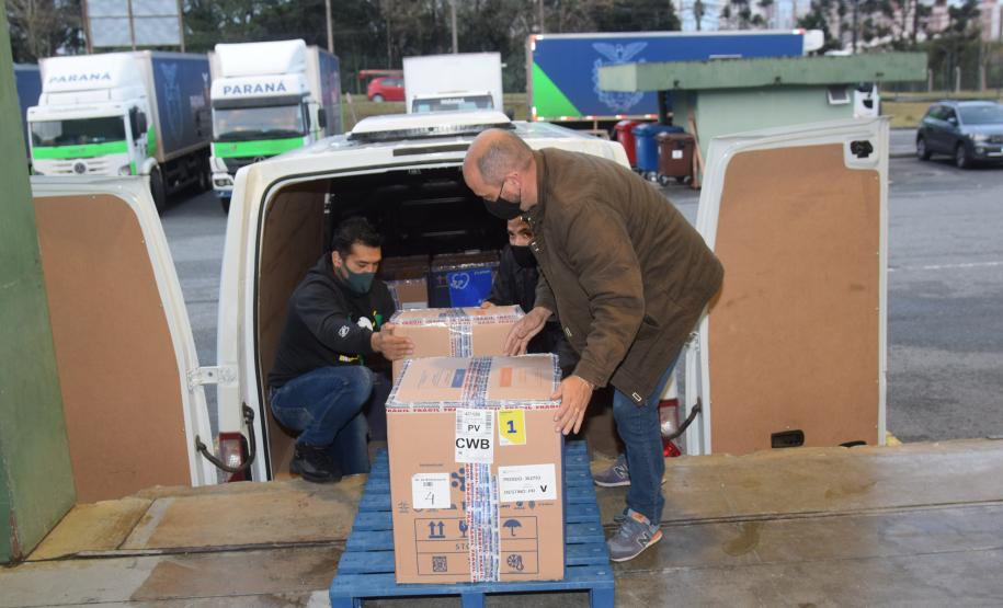Mais 240,9 mil vacinas contra a Covid-19 chegam ao Paraná