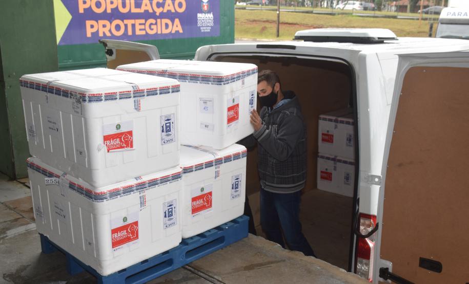 Mais 240,9 mil vacinas contra a Covid-19 chegam ao Paraná