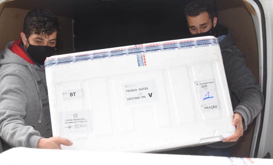Mais 240,9 mil vacinas contra a Covid-19 chegam ao Paraná