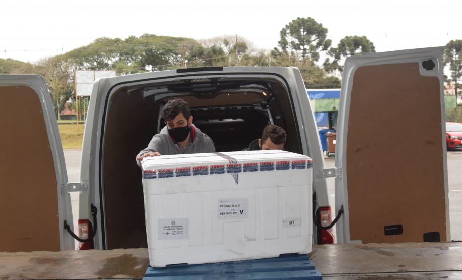 Mais 240,9 mil vacinas contra a Covid-19 chegam ao Paraná