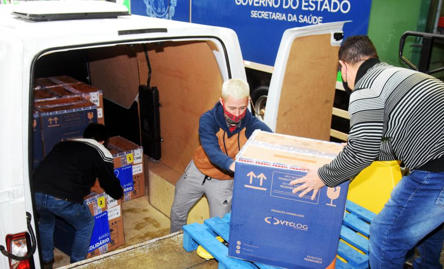 Paraná recebe 127,5 mil vacinas contra a Covid-19