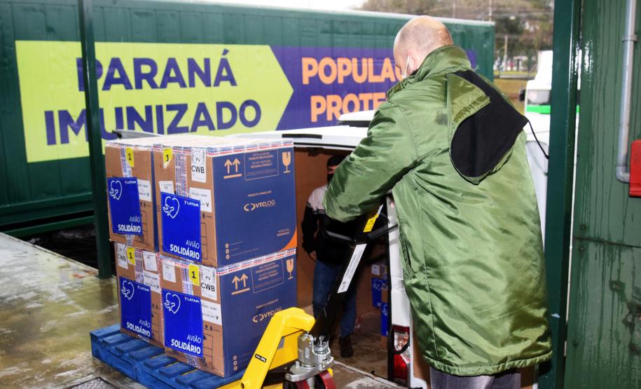 Paraná recebe 127,5 mil vacinas contra a Covid-19