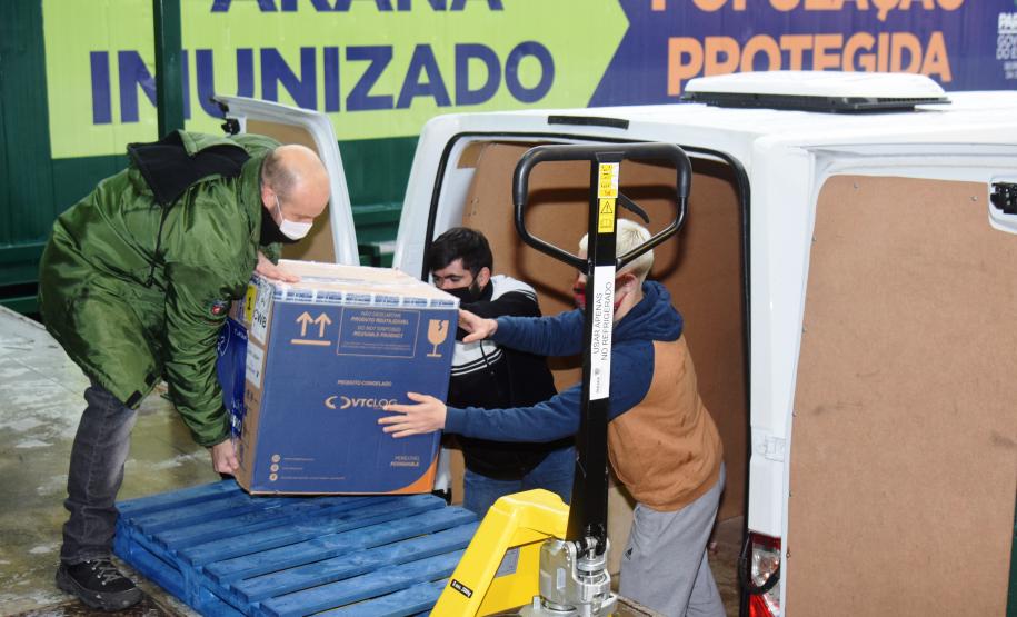 Paraná recebe 127,5 mil vacinas contra a Covid-19