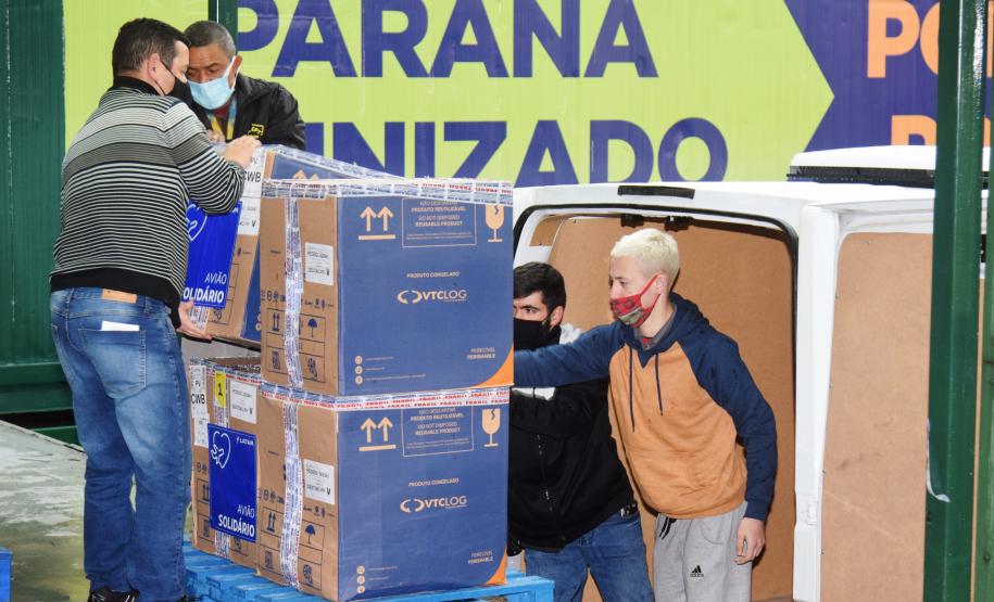 Paraná recebe 127,5 mil vacinas contra a Covid-19