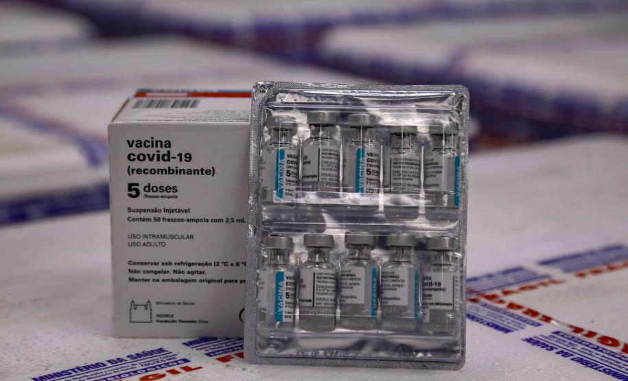 Paraná recebe mais 184.250 vacinas da AstraZeneca e completa 40ª pauta de entrega