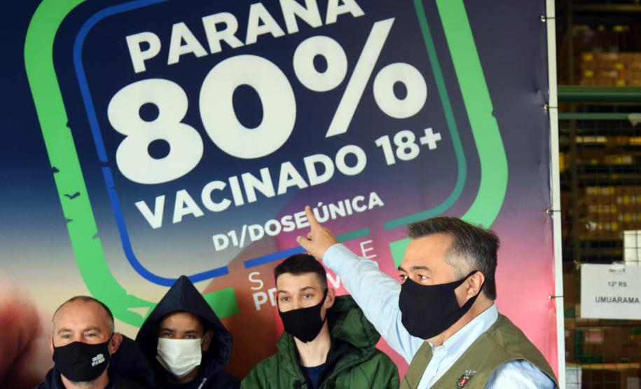Paraná alcança 80,6% da população adulta vacinada com duas semanas de antecedência