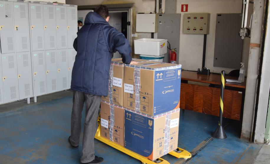 325.660 doses chegam ao Paraná e permitem avançar na imunização do público com mais de 18 anos