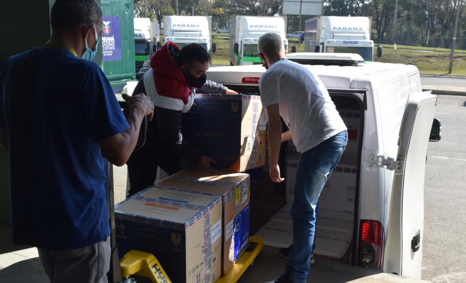 325.660 doses chegam ao Paraná e permitem avançar na imunização do público com mais de 18 anos