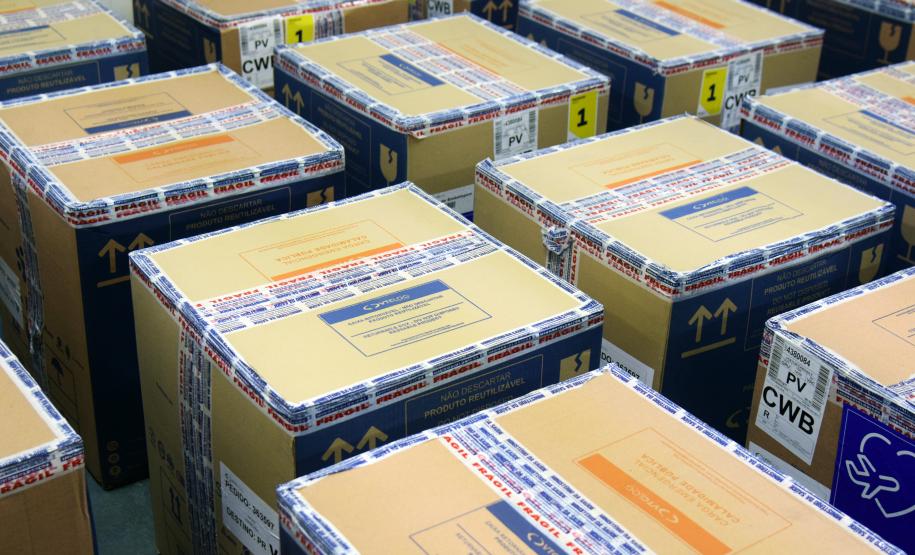 325.660 doses chegam ao Paraná e permitem avançar na imunização do público com mais de 18 anos
