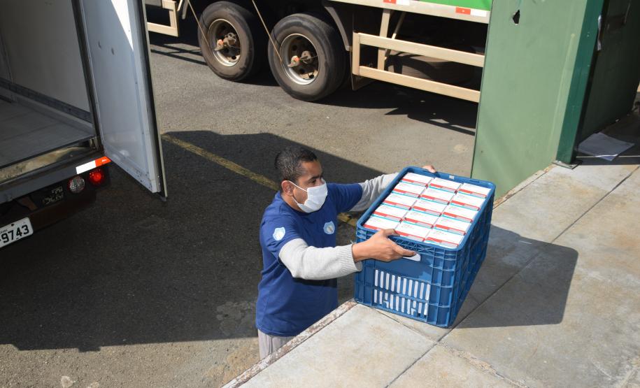 Estado distribui 445.388 vacinas contra a Covid-19 e 49.750 medicamentos para intubação; veja divisão