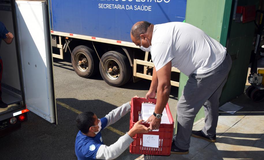 Estado distribui 445.388 vacinas contra a Covid-19 e 49.750 medicamentos para intubação; veja divisão