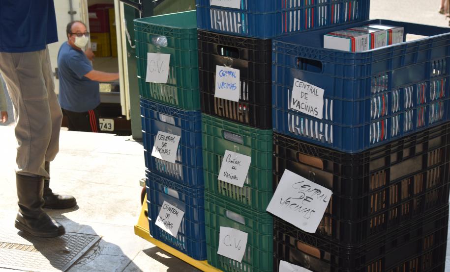 Estado distribui 445.388 vacinas contra a Covid-19 e 49.750 medicamentos para intubação; veja divisão