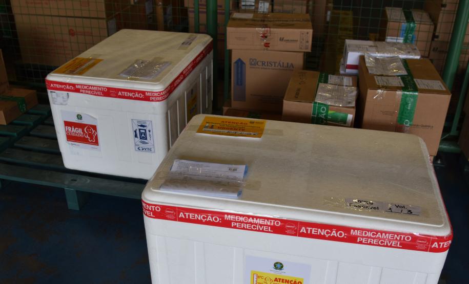 Estado distribui 445.388 vacinas contra a Covid-19 e 49.750 medicamentos para intubação; veja divisão