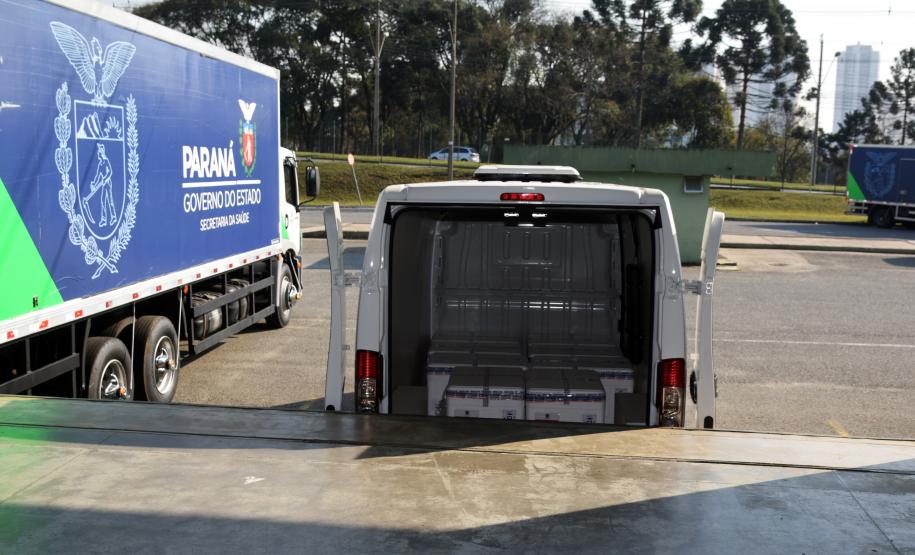 95,4 mil doses de vacinas contra Covid-19 chegam ao Paraná neste domingo