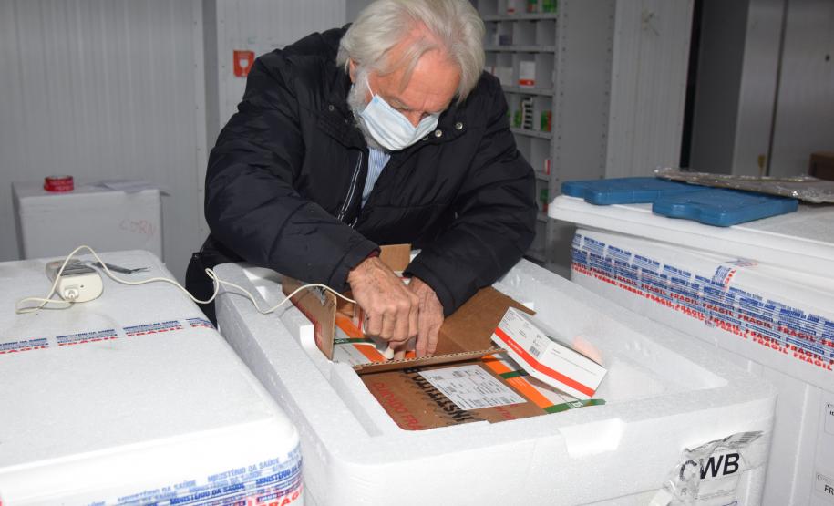 95,4 mil doses de vacinas contra Covid-19 chegam ao Paraná neste domingo