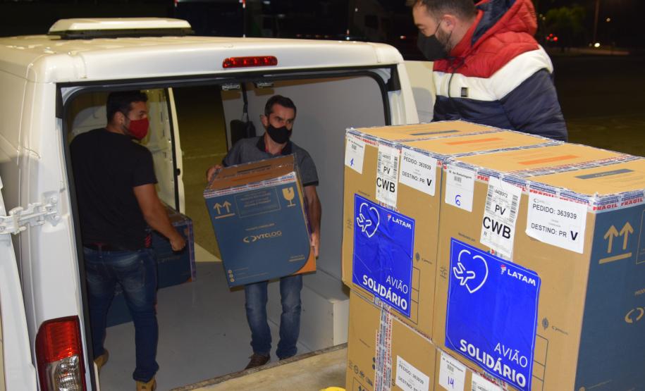 Chegam ao Paraná 107.640 doses de imunizante da Pfizer contra Covid-19