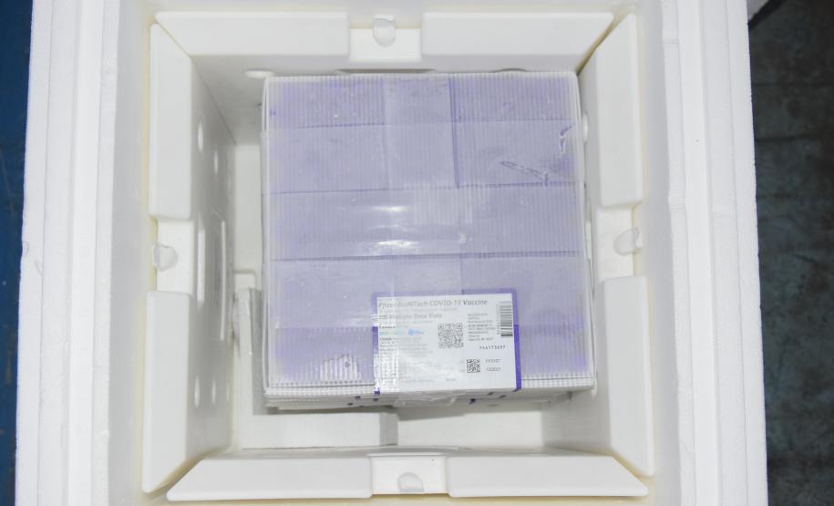 Chegam ao Paraná 107.640 doses de imunizante da Pfizer contra Covid-19