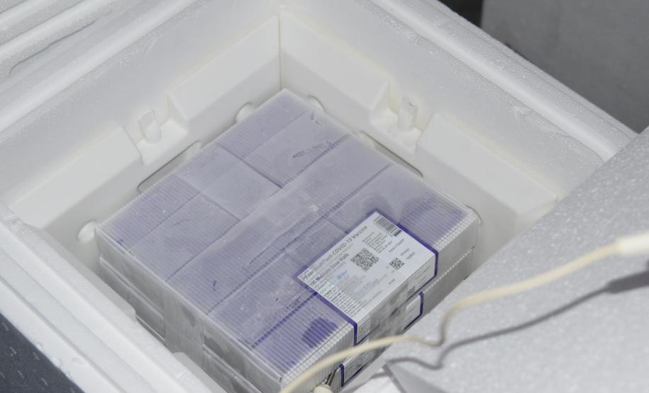 Chegam ao Paraná 107.640 doses de imunizante da Pfizer contra Covid-19