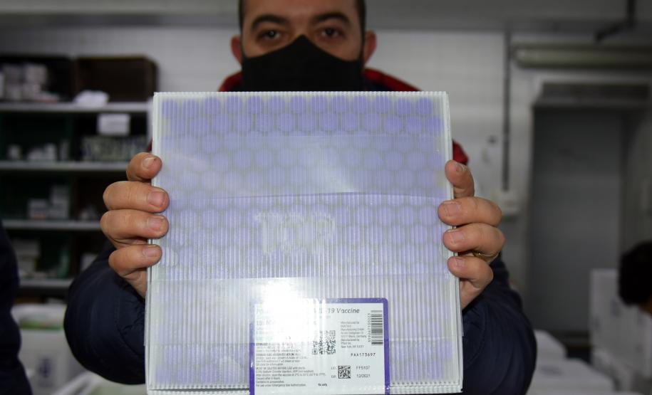 Chegam ao Paraná 107.640 doses de imunizante da Pfizer contra Covid-19