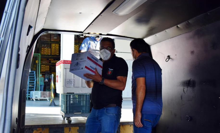 Paraná distribui nesta segunda-feira 223.268 doses de vacinas contra a Covid-19