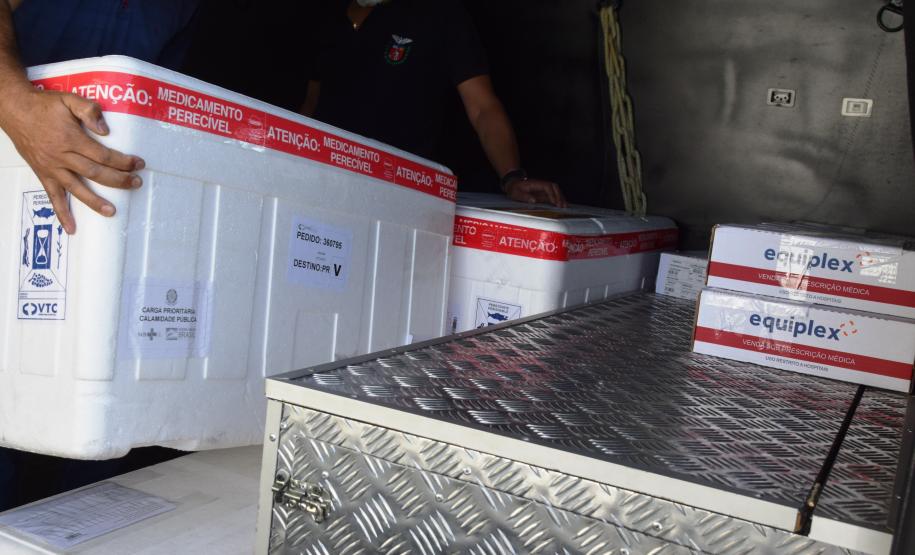 Paraná distribui nesta segunda-feira 223.268 doses de vacinas contra a Covid-19