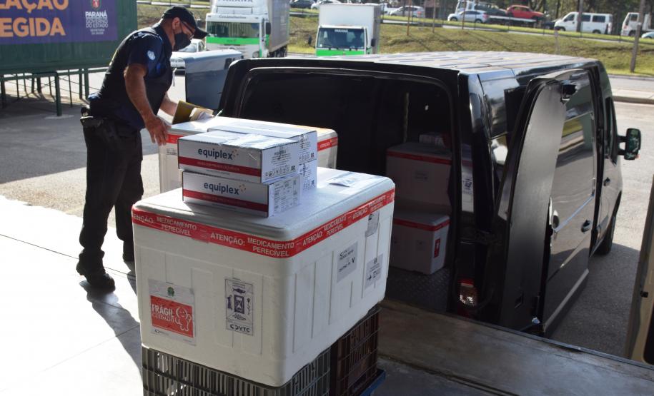 Paraná distribui nesta segunda-feira 223.268 doses de vacinas contra a Covid-19