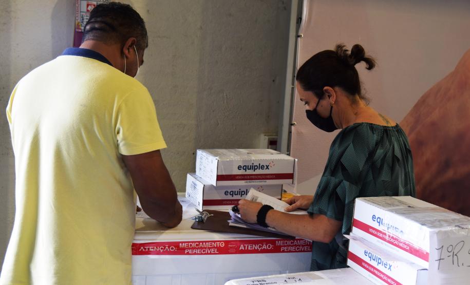 Paraná distribui nesta segunda-feira 223.268 doses de vacinas contra a Covid-19