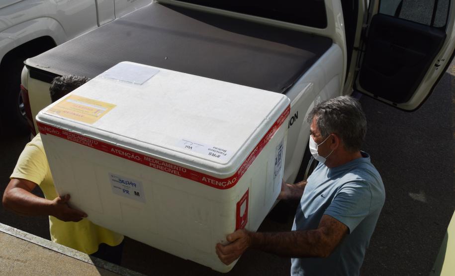 Paraná distribui nesta segunda-feira 223.268 doses de vacinas contra a Covid-19