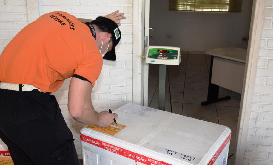 Paraná distribui nesta segunda-feira 223.268 doses de vacinas contra a Covid-19