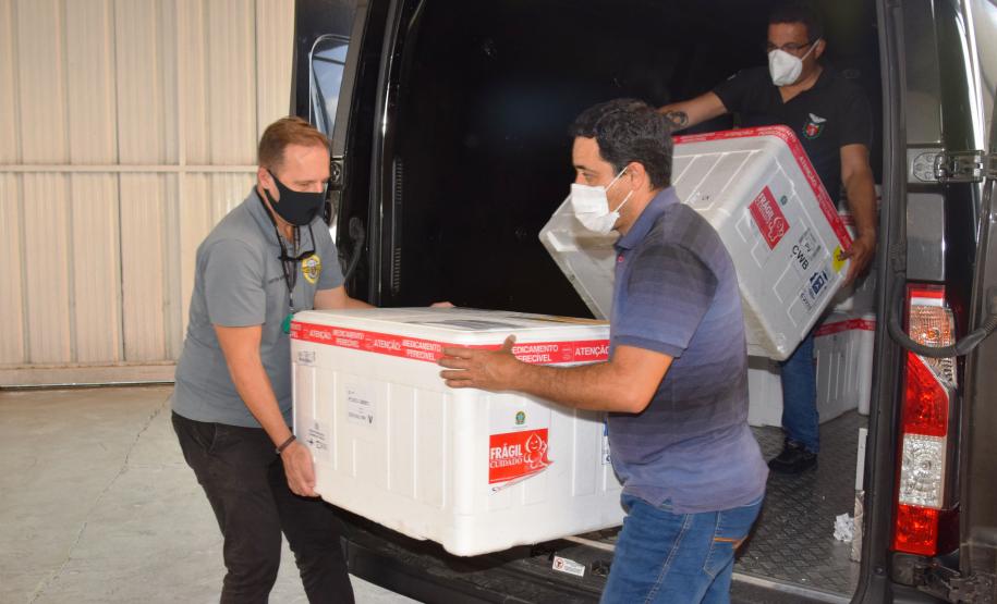 Paraná distribui nesta segunda-feira 223.268 doses de vacinas contra a Covid-19