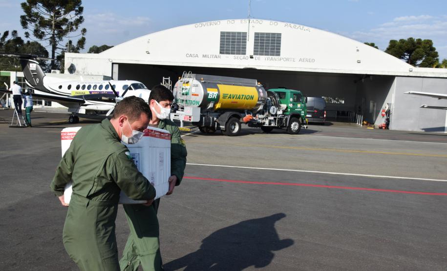 Paraná distribui nesta segunda-feira 223.268 doses de vacinas contra a Covid-19