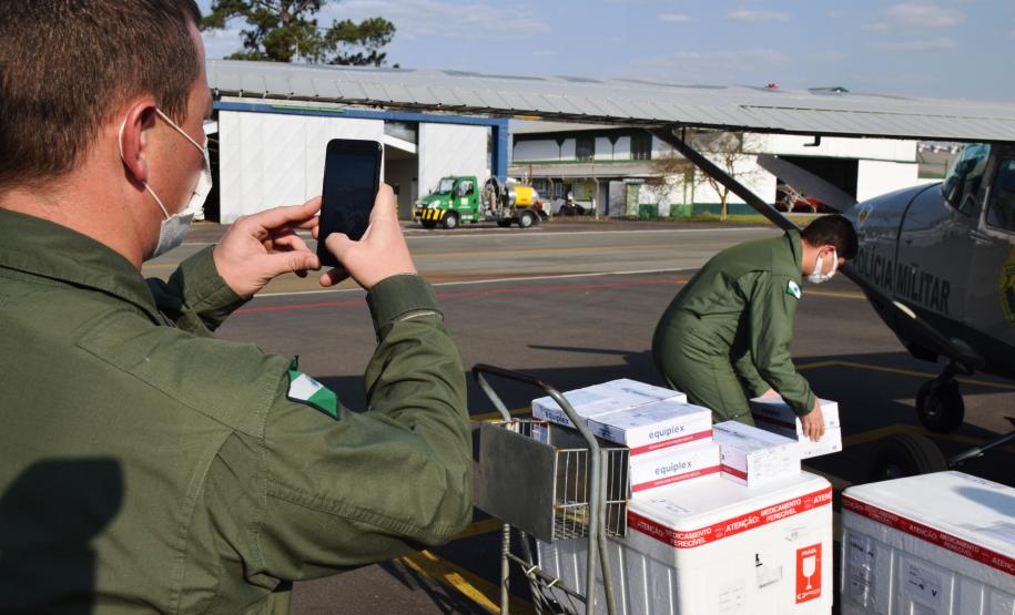 Paraná distribui nesta segunda-feira 223.268 doses de vacinas contra a Covid-19