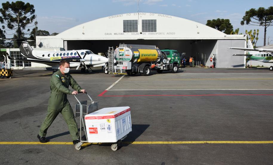Paraná distribui nesta segunda-feira 223.268 doses de vacinas contra a Covid-19