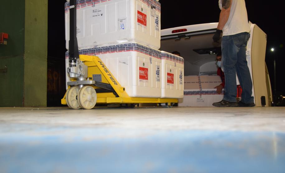 Estado recebe mais 232.250 vacinas contra a Covid-19; lote completa remessa de 435.290 doses