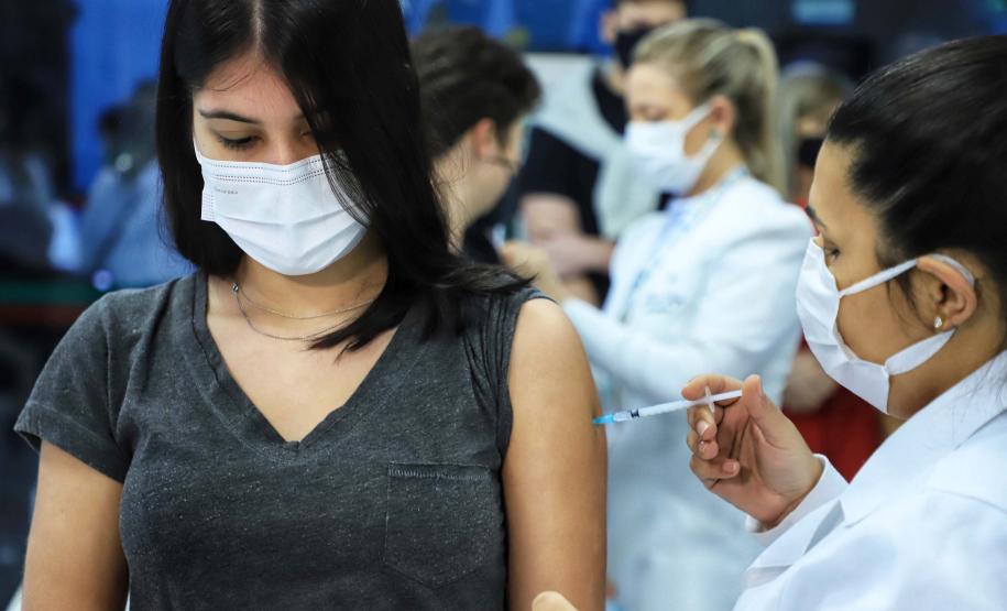 Única no país com estudo da Pfizer, Toledo dá início à vacinação na faixa de 12 a 17 anos