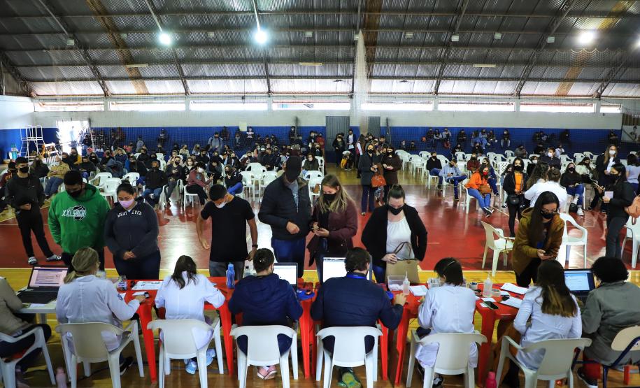 Única no país com estudo da Pfizer, Toledo dá início à vacinação na faixa de 12 a 17 anos