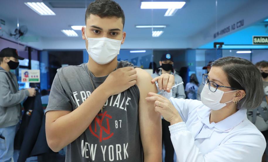 Única no país com estudo da Pfizer, Toledo dá início à vacinação na faixa de 12 a 17 anos