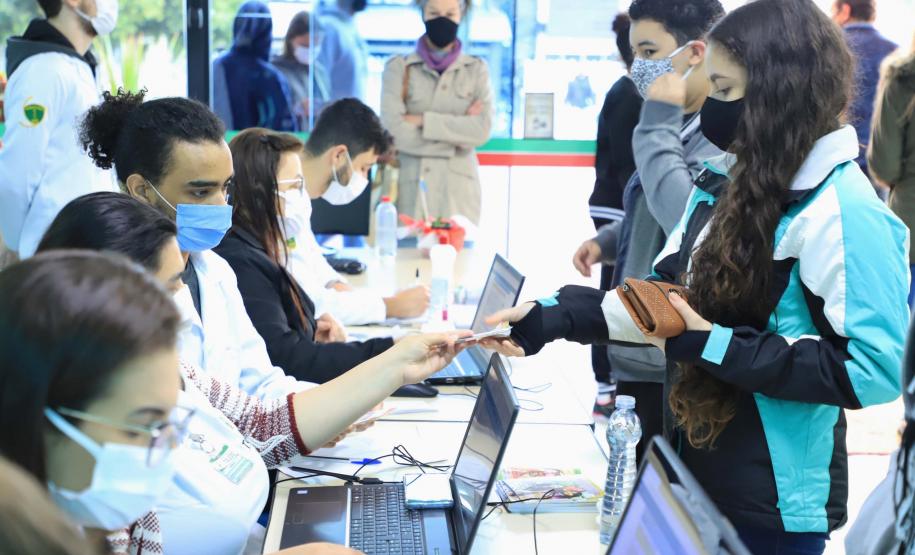 Única no país com estudo da Pfizer, Toledo dá início à vacinação na faixa de 12 a 17 anos