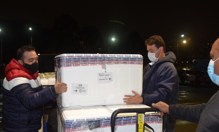 Mais 182 mil vacinas contra a Covid-19 chegam ao Paraná