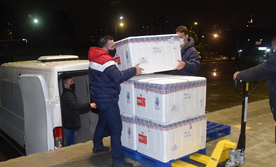 Mais 182 mil vacinas contra a Covid-19 chegam ao Paraná