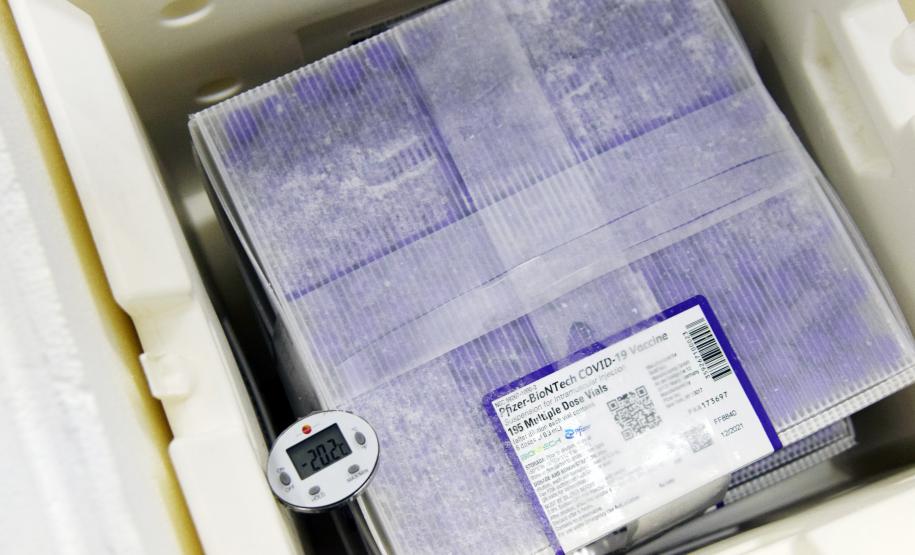 Paraná recebe 303 mil vacinas contra a Covid-19 nesta segunda-feira