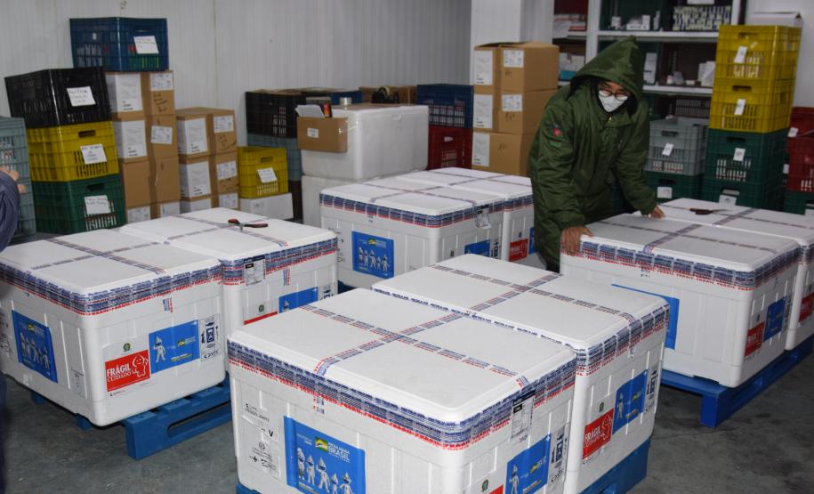 Novas 87 mil doses de vacinas contra a Covid-19 chegam ao Paraná